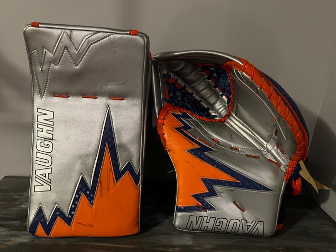 Vaughn V9 Pro Carbon Goalie Gloves