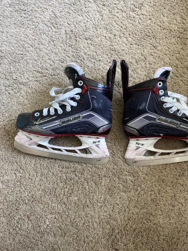 Used Bauer Regular Width Size 5.5 Vapor X500 Hockey Skates