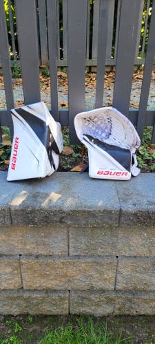 Used Regular Bauer Supreme 2S Pro Blocker and Catcher.