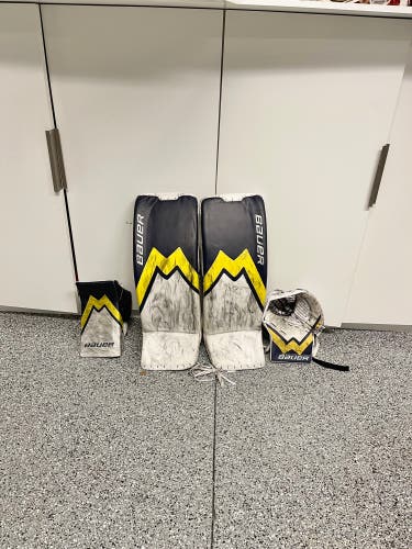 Michigan Pads Used Medium (+1/2 Extra Thigh) Ultrasonic Goalie Full Set