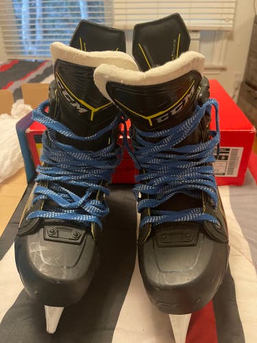Used CCM Regular Width Size 9 Super Tacks AS3 PRO Hockey Skates