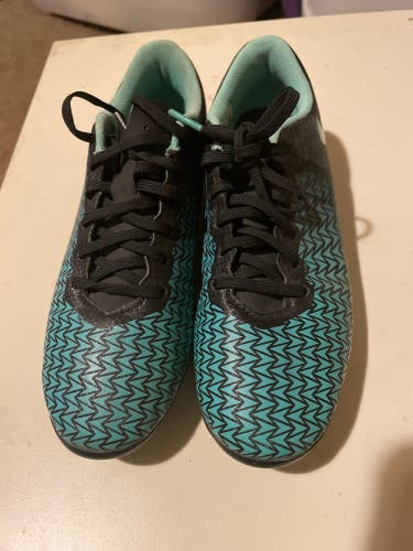 Youth soccer cleats size 3