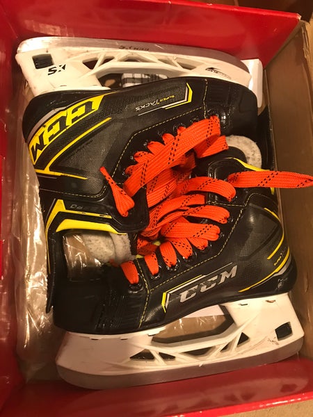 Used CCM Regular Width Size 3.5 Super Tacks 9380 Hockey Skates