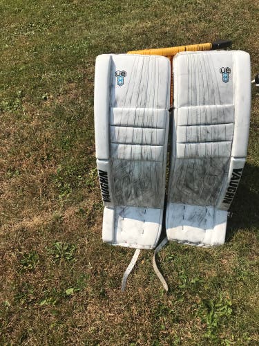 Vaughn V8 33+2 leg pads