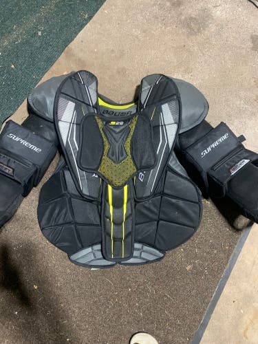 New Medium Bauer S29 Goalie Chest Protector