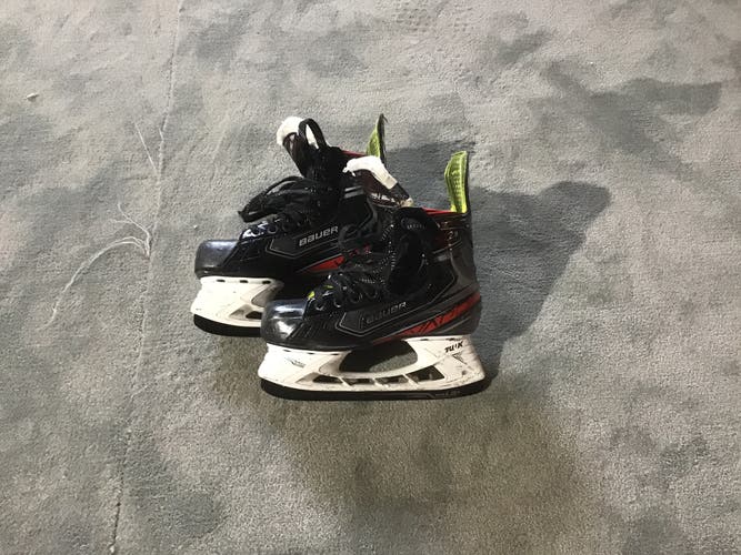 Used Bauer Regular Width Size 3.5 Vapor X2.9 Hockey Skates