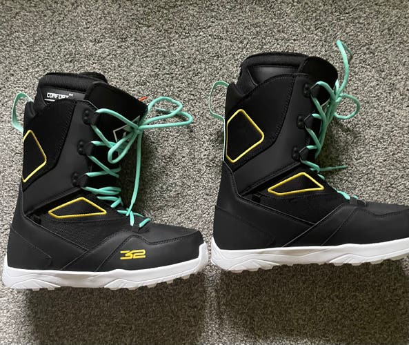 New Men's Size 11 (Women's 12) Thirty Two Snowboard Boots Stiff Flex Freeride