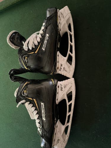 Used Bauer Regular Width  Size 8 Supreme 2S Hockey Skates