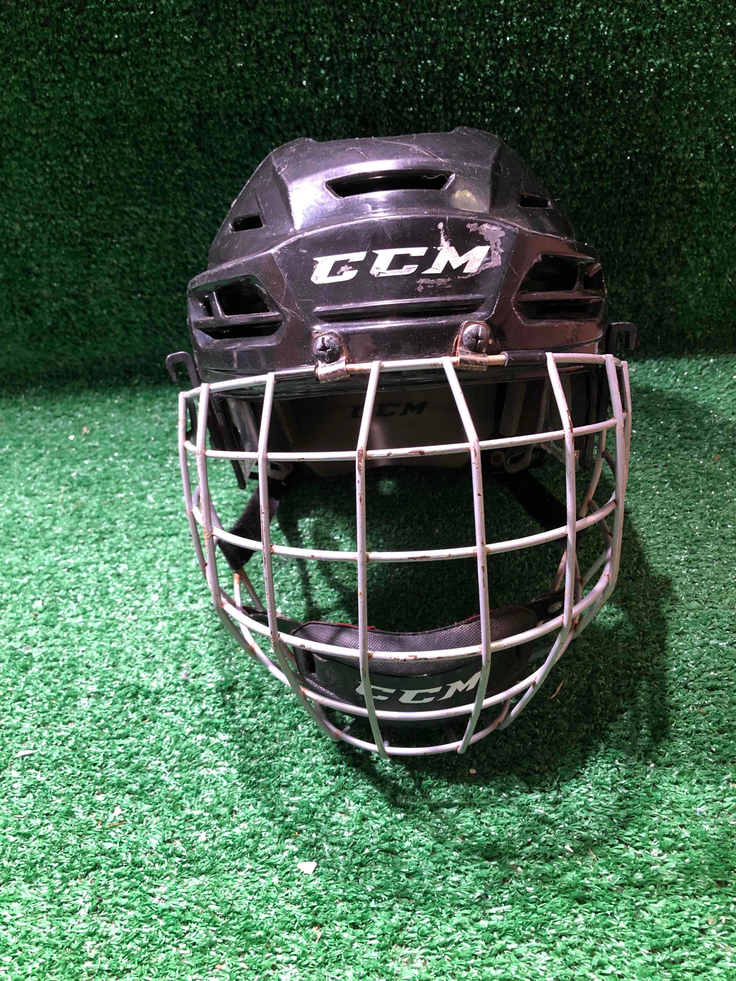 Ccm RES 100 Hockey Helmet Medium