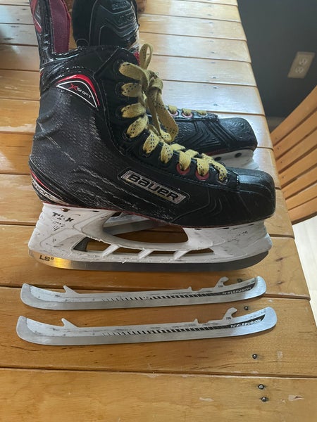 Bauer Size 3 Vapor Hockey Skates With Extra Blades