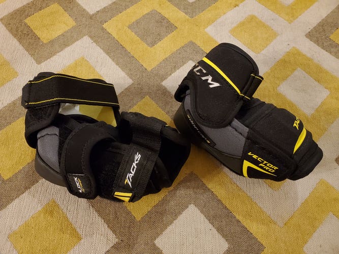 Used Jr Small CCM Tacks Vector Pro JDP Cap Elbow Pads
