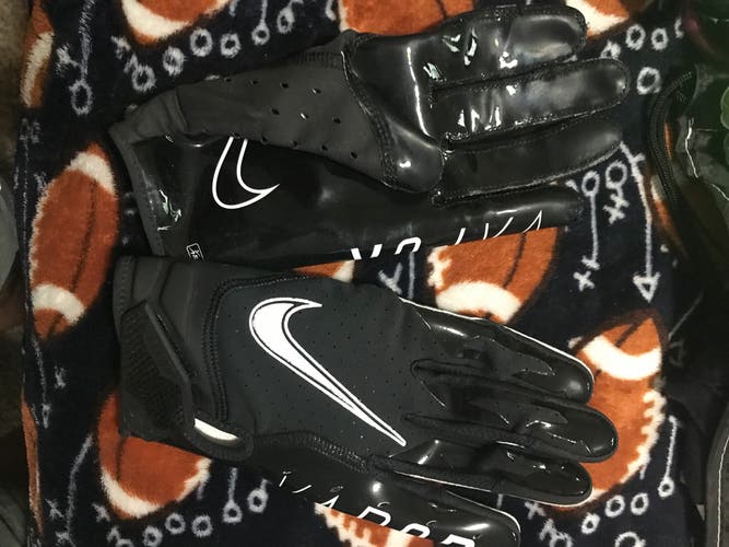Sz Medium Nike Gloves