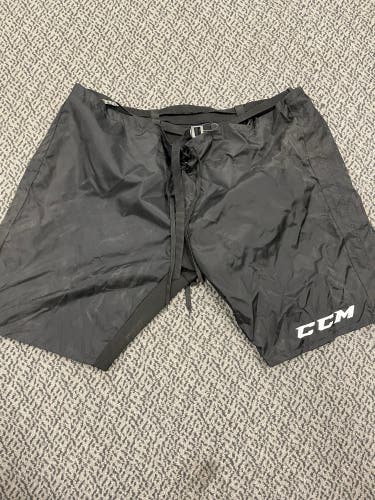 CCM Black Lg/Xl goalie shell