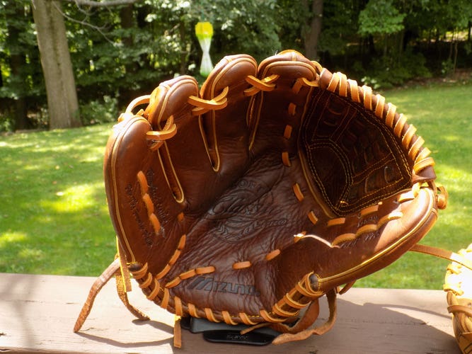 Used Mizuno Left Hand Throw Classic Pro Soft Baseball Glove 12"