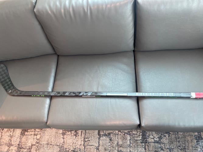 Intermediate Right Handed P29  Trigger 6 Pro Hockey Stick