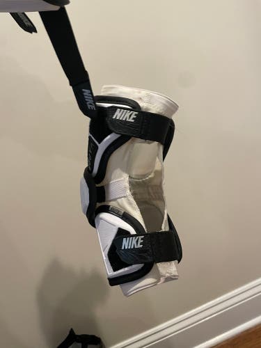 Used Medium Nike Vapor Elite Arm Pads