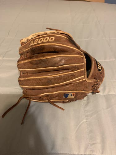 Infield 11" A2000 Baseball Glove