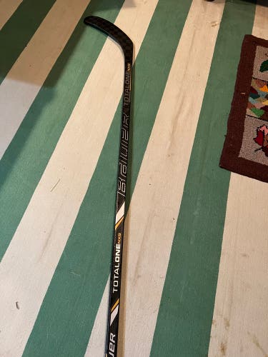 Senior Right Handed PM9 TotalOne NXG Hockey Stick