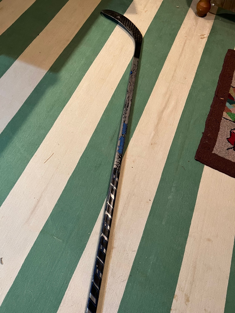 Junior Right Handed P28 Dolomite Spyne Hockey Stick