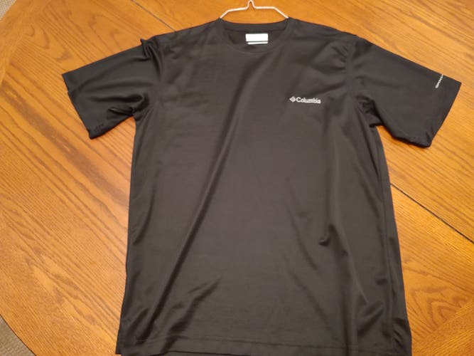 Black Used adult Small Columbia Shirt