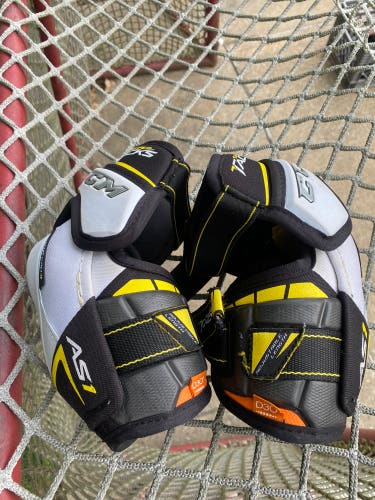 Used Large CCM Super Tacks AS1 Elbow Pads