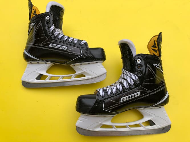 Senior New Bauer Supreme matrix Hockey Skates Regular Width Size 7
