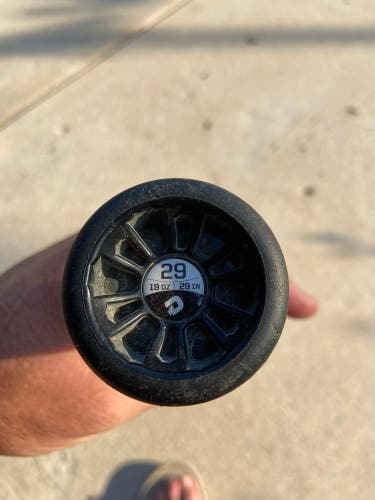 Used  Composite (-10) 19 oz 29" CF Bat