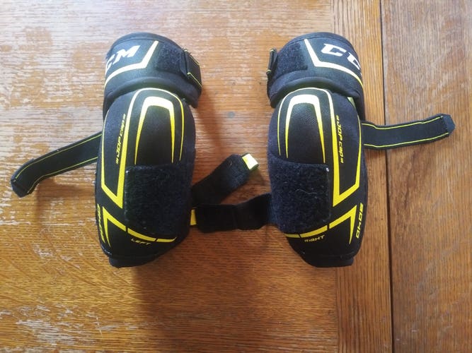Used Small CCM Tacks Elbow Pads