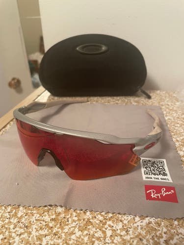 Unisex Medium Oakley Radar EV Sunglasses