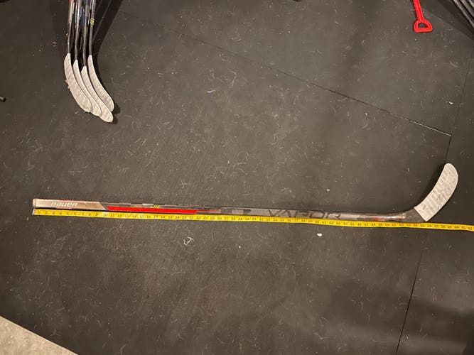 Senior Right Handed P28  Vapor Hyperlite Hockey Stick