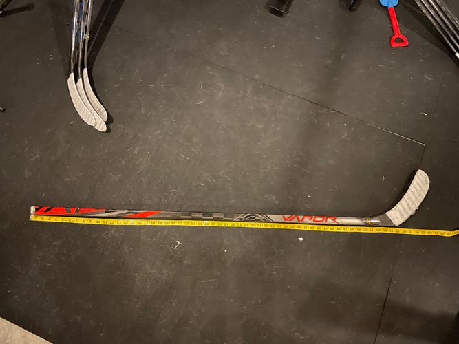 Intermediate Right Handed P28  Vapor FlyLite Hockey Stick