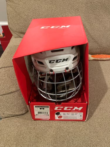 New Medium CCM Resistance 300 Helmet