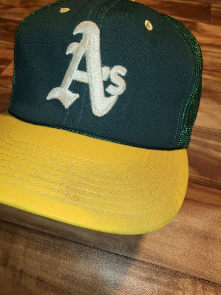 Vintage Oakland A's Yellow & Green Mesh Snapback Trucker Hat Adjustable Cap