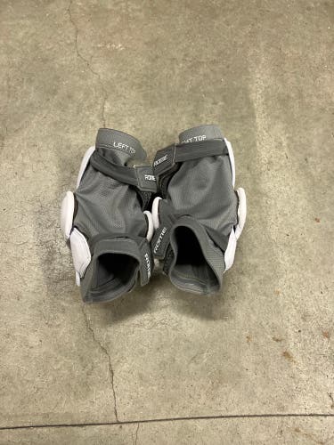 Used Medium Maverik Rome Arm Pads