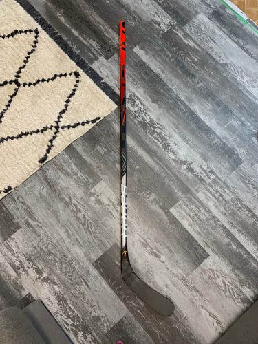 Brand New Intermediate Left Hand P92 Pro Stock Vapor FlyLite Hockey Stick