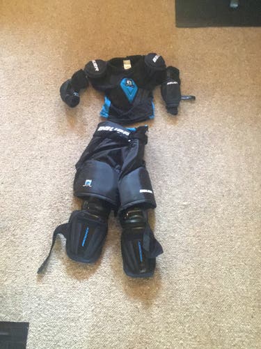 Youth New Small Bauer Prodigy Shoulder Pads and Pants with Shin Guards