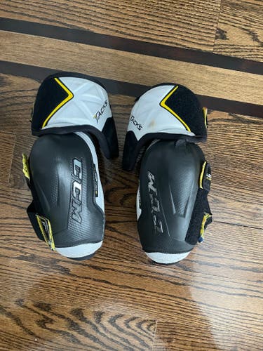 Used Medium CCM Super Tacks AS1 Elbow Pads
