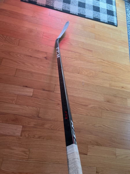 Used Right Handed P28 Jetspeed FT3 Hockey Stick Mcdavid Curve
