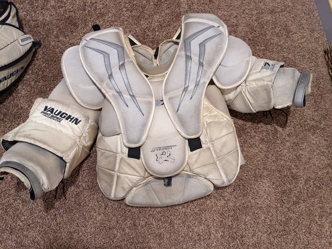 Used Medium Vaughn Velocity V7 Goalie Chest Protector