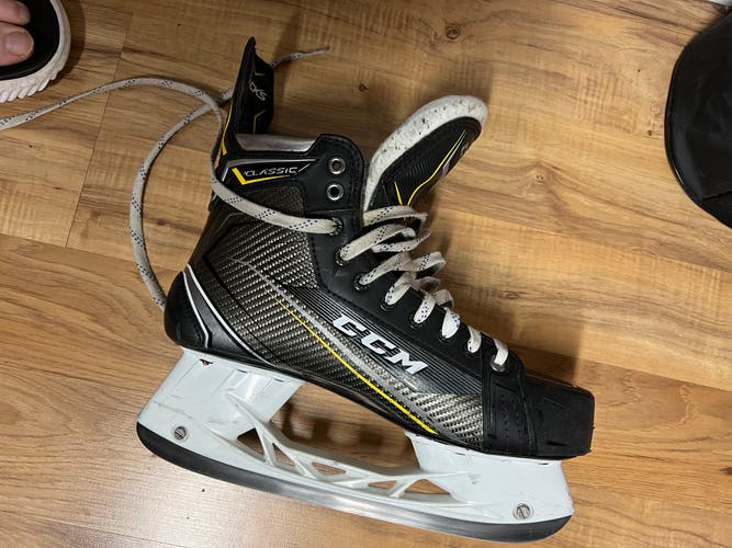 Senior Used CCM Tacks Classic 9060 Hockey Skates Regular Width Size 9.5