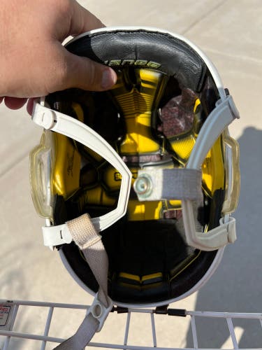 Used Small Bauer Re-Akt 100 Helmet