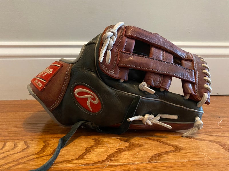 Used Right Hand Throw Rawlings Infield R9 Baseball Glove 11.75"
