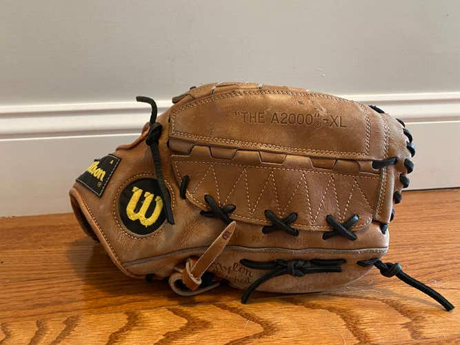 RARE Wilson Pitcher's A2000 XL Baseball Glove 12.5" Used Right Hand Throw