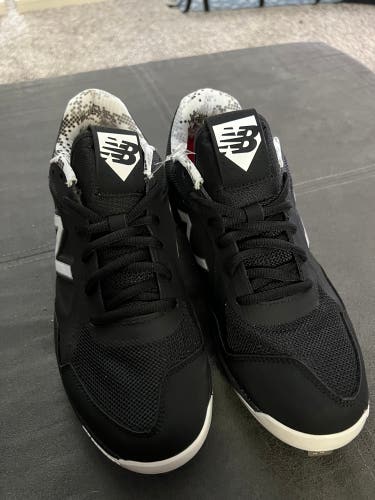 New Balance Black Men's Metal Low Top Tupelo V1  Size 7 1/2