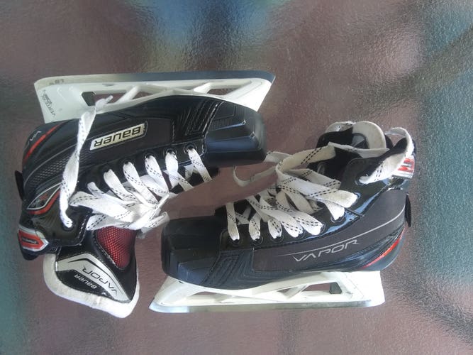 Junior Used Bauer Vapor X700 Hockey Goalie Skates Regular Width Size 5