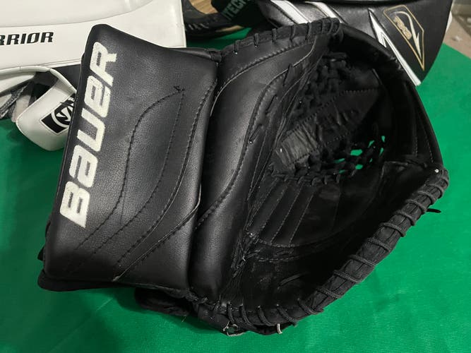 Black Bauer goalie catch glove Senior