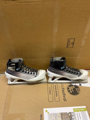 Used Bauer Regular Width Size 10 VAPOR XG LITE Hockey Goalie Skates
