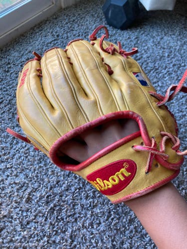 Used Left Hand Throw 12.25" A2000 Baseball Glove