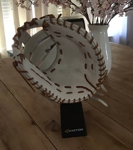 Brand New!  Never used!  Easton PCFP313 Pro Fastpitch 1st Base Mitt