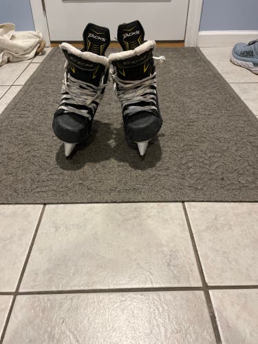 CCM Tacks Vector Pro Skates Size 5.5